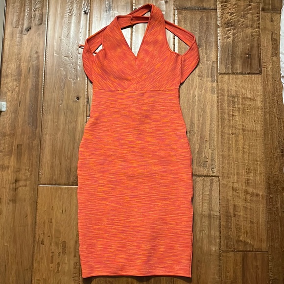 Guess sunset colored Bodycon dress 🌅 - Picture 3 of 8